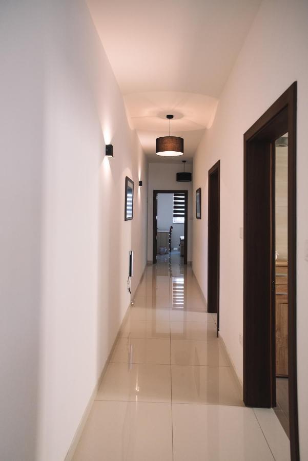 Modern 3 Bedroom With Ac Apartment Żabbar Exterior foto